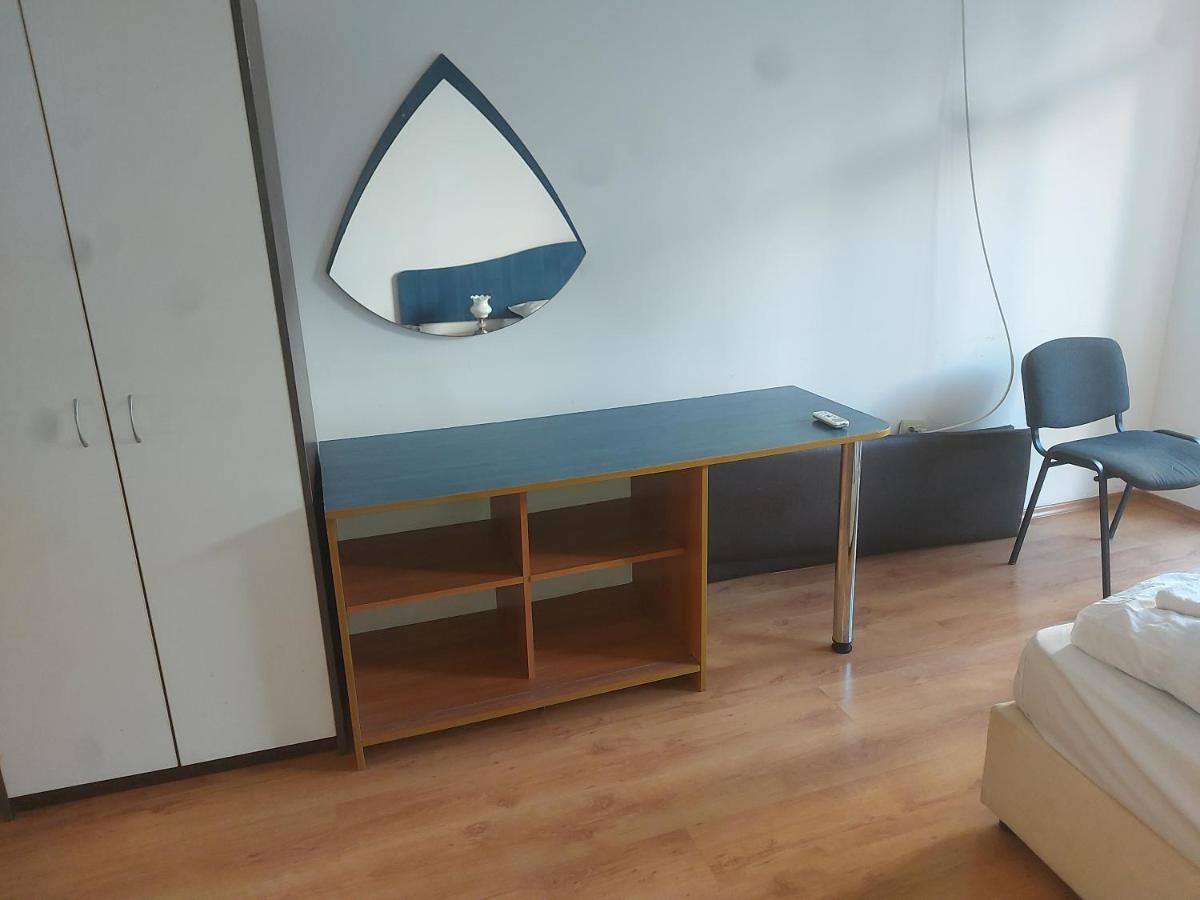 And 1bedroom - Economy Apartment